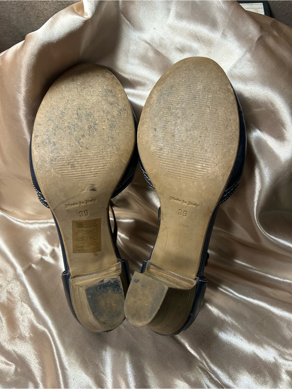 MAT:20 Italian Navy Blue Leather T-Strap Heels Size 39 - US site 8 - Picture 5 of 8